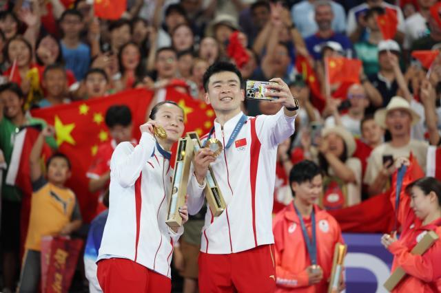 石油杯apex官网-郑思维：我们事业生活都圆满 黄雅琼：戒指挺合适的